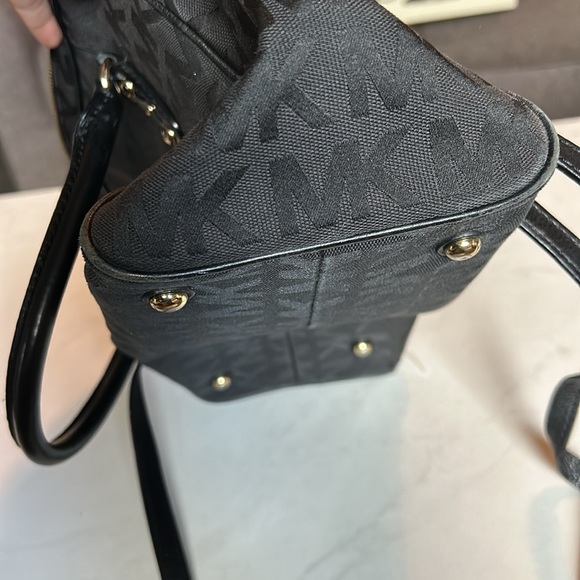 Michael Kors purse - Picture 3 of 6